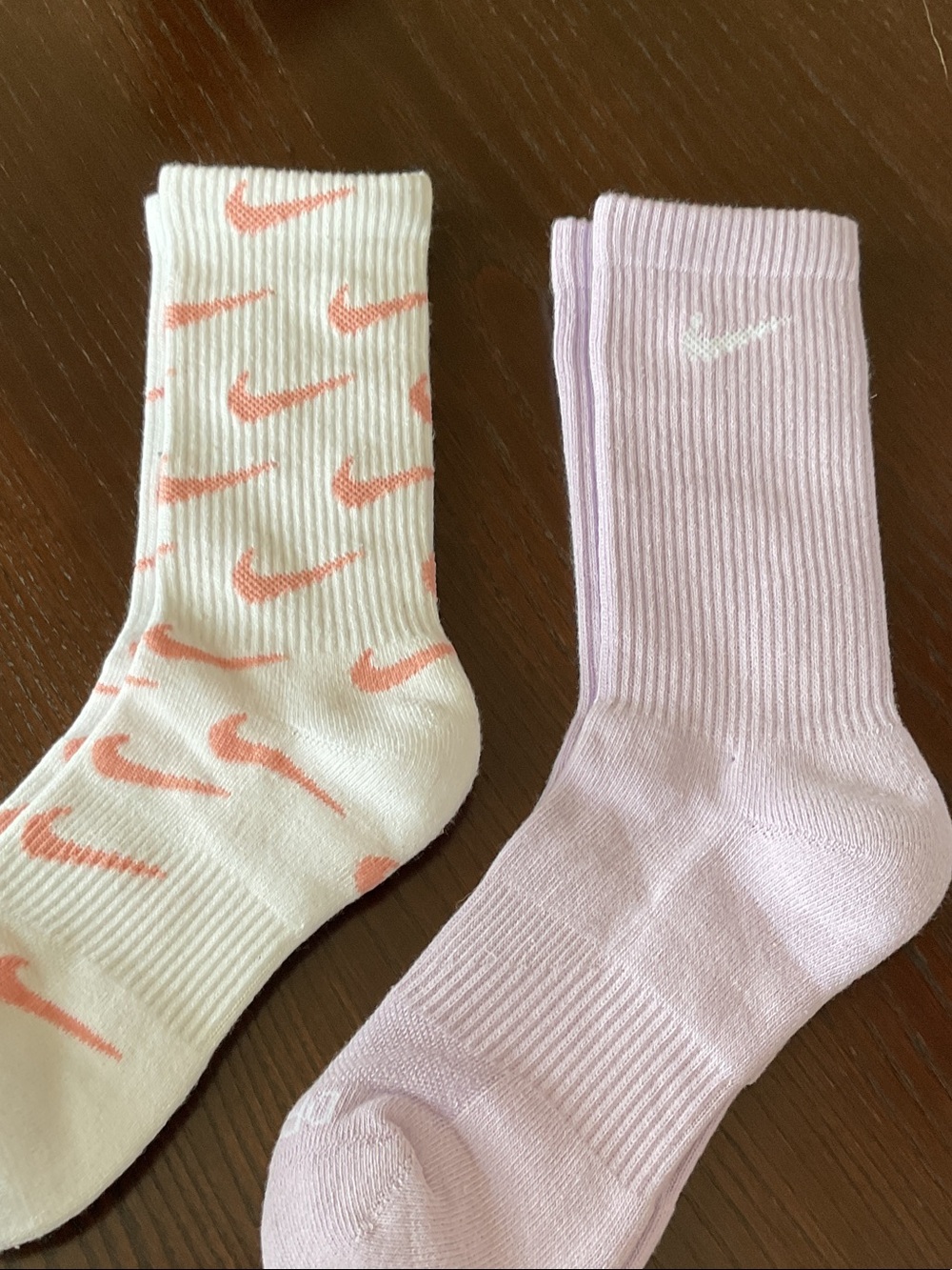 NWOT Nike White & Light Pink Patterned Crew Socks - Twin Pair